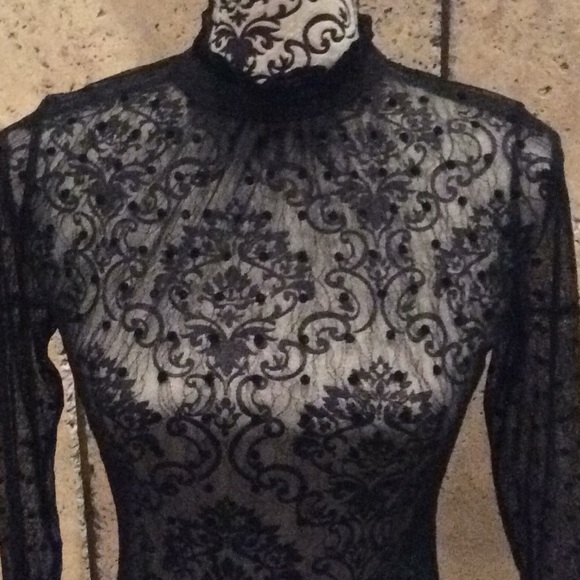Elegant lace leotard - Picture 3 of 6